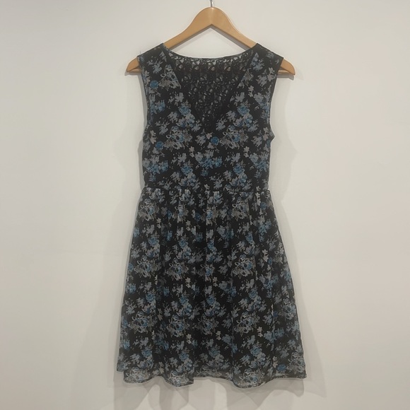 ✨ Summer Dress ✨ - Picture 3 of 3